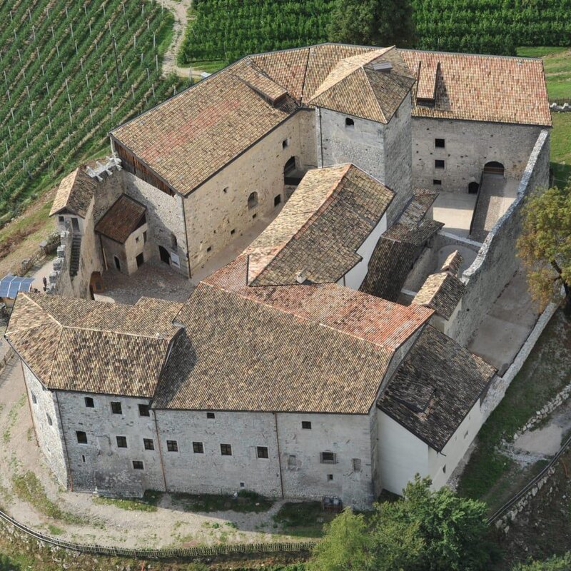 Schloss Belasi im Val di Non von oben gesehen | © Sergio Zanotti