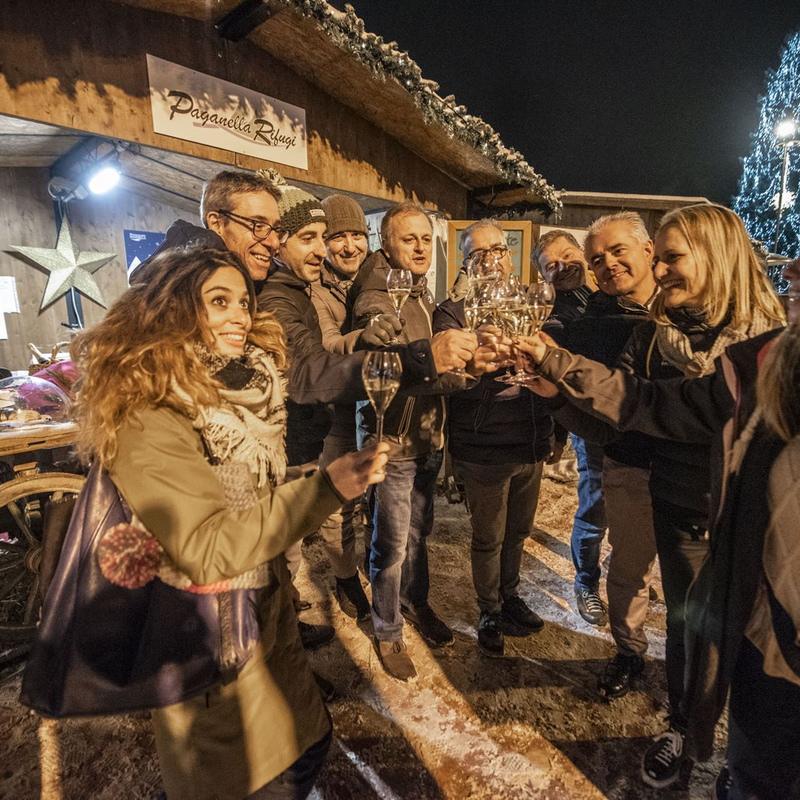 Brindisi di capodanno in piazza a Andalo | © Karen Righi, 2019