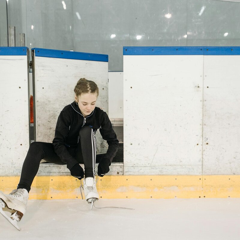 A girl laces up her ice skates in the Ice Palace. | © Pexels, Pavel Danilyuk, 2020