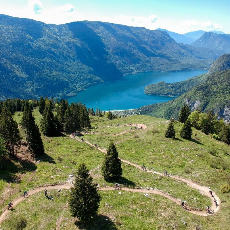 Bici scendono sul trail Big Hero del Dolomiti Paganella Bike Park sull'altopiano di Pradel | © Trail Days, 2019