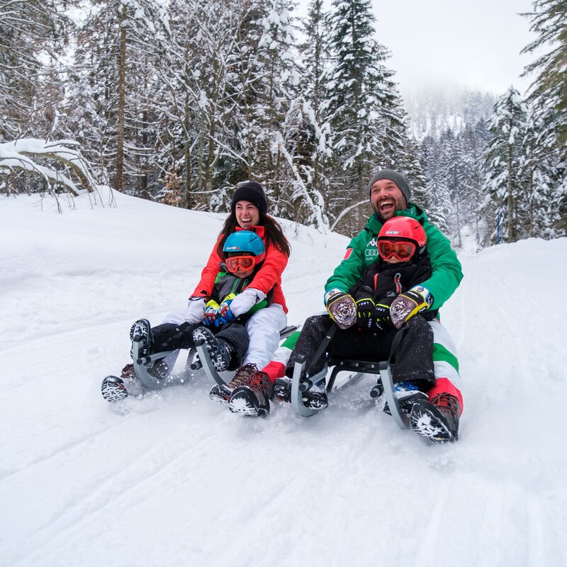 Familie fährt auf der Rodelbahn in Paganella  | © Filippo Frizzera, 2021