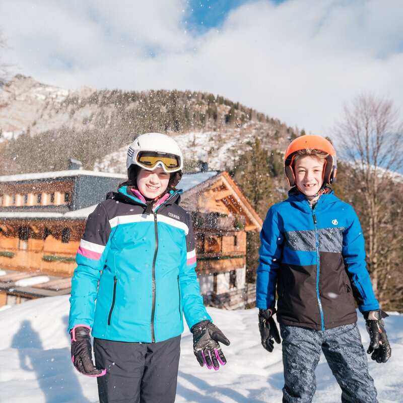 Children ready to slide down Pradel sledding slopes smile  | © Filippo Frizzera, 2022