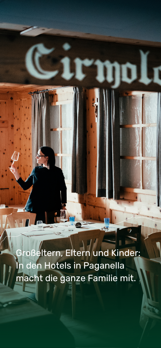 im bild: Beatrice bereitet sorgfältig das speisezimmer vor. im text: Großeltern, Eltern und Kinder: In den Hotels in Paganella macht die ganze Familie mit. | © Frame & Work, 2024