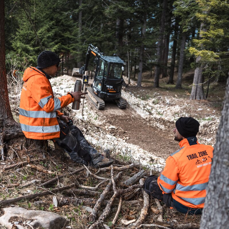 Trail Builders on break on the trails of the Dolomiti Paganella Bike Park | © Frame & Work, 2022