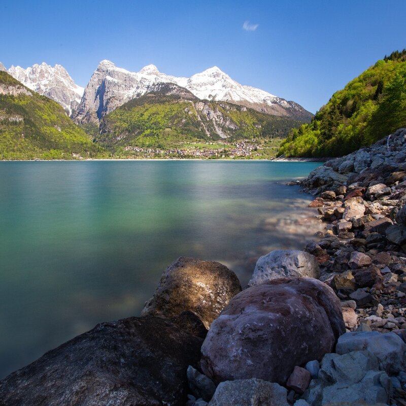 Walk around lake Molveno